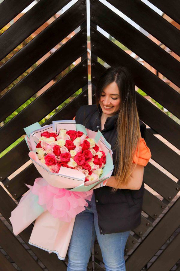 buchon de rosas blancas y rosadas en bogota