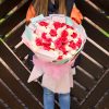 Ramo de rosas de colores pasteles