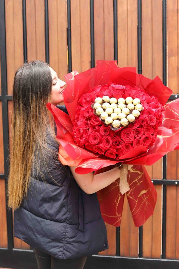 buchon de rosas con chocolates