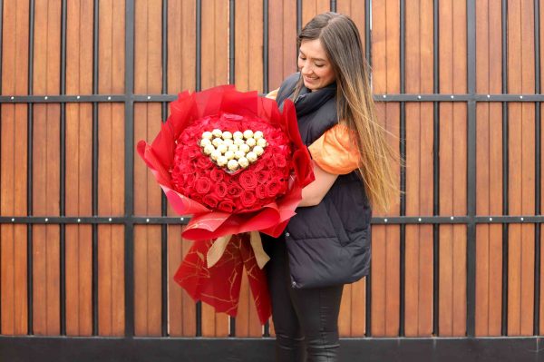 Ramo de rosas y chocolates para entrega a domicilio